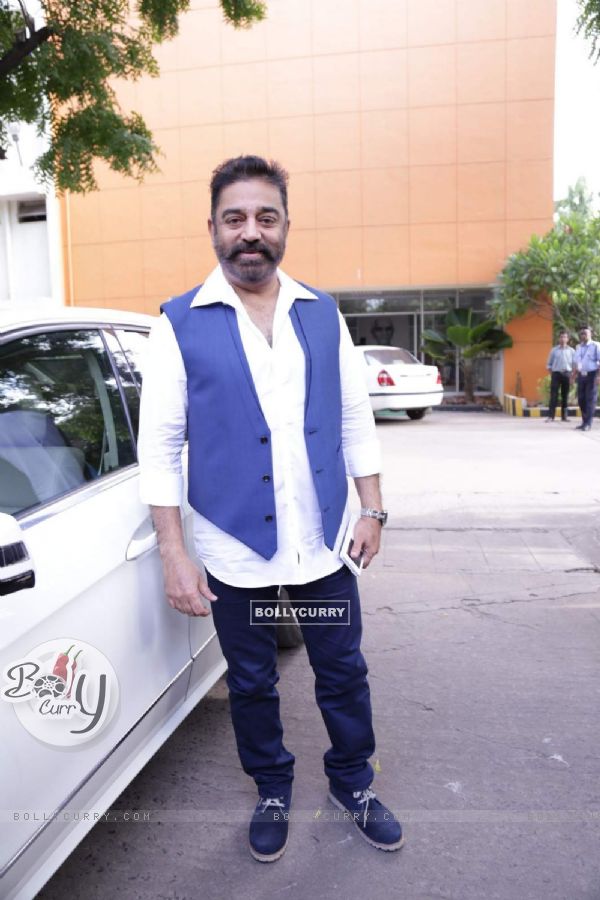 Kamal Haasan poses for the media at the Trailer Launch of Thoongavanam