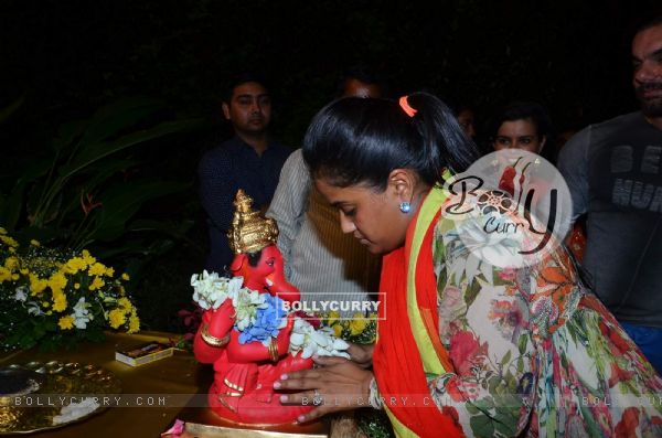Arpita Khan Sharma Does Last Ganesh Aarti Before Ganpati Visarjan