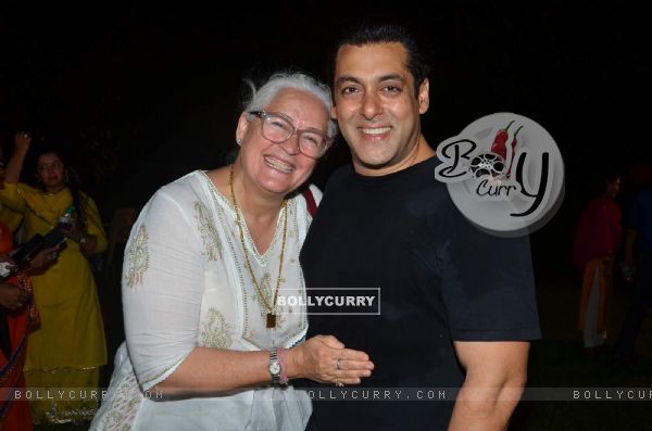 Salman Khan Celebrates Ganesh Chaturthi with Nafisa Ali