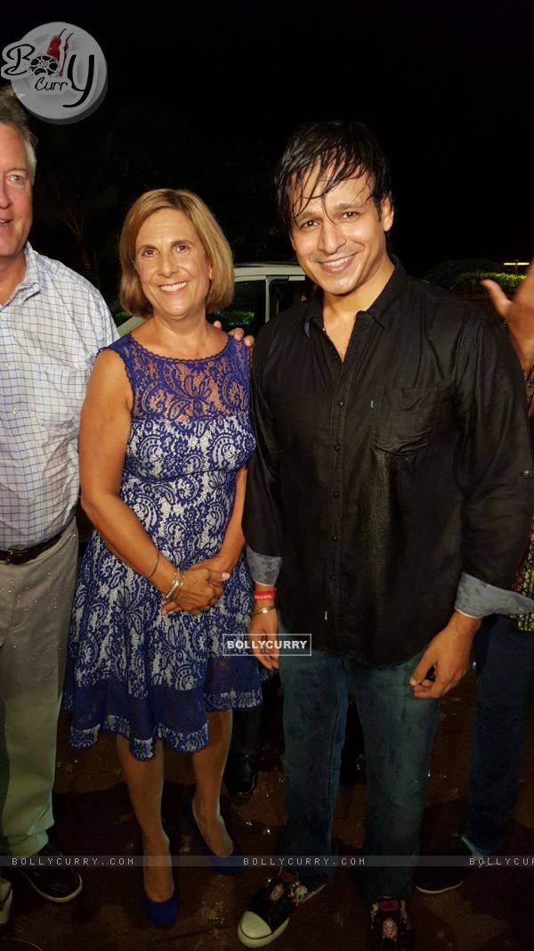 Vivek Oberoi poses with Nancy Frates during the ALS Ice Bucket Challenge