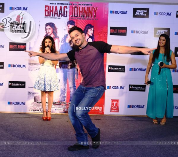 Kunal Khemu Shows Some Dance Moves During Promotions of Bhaag Johnny in Korum Mall (378740)