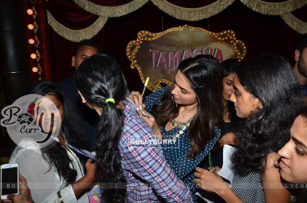 Deepika Padukone Gives Autographs to Her Fans at Trailer Launch of Tamasha