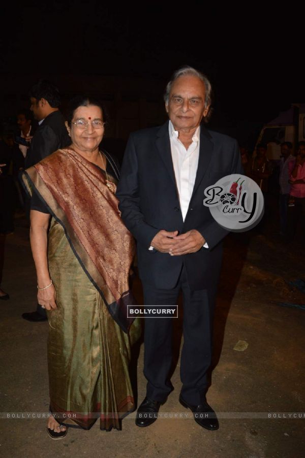 Anand Virji Shah Pays Tribute to Gulshan Kumar