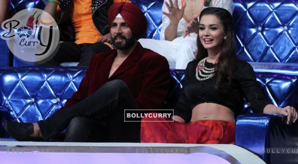 Akshay Kumar and Amy Jackson for Promotions of Singh is Bliing on DID Season 5