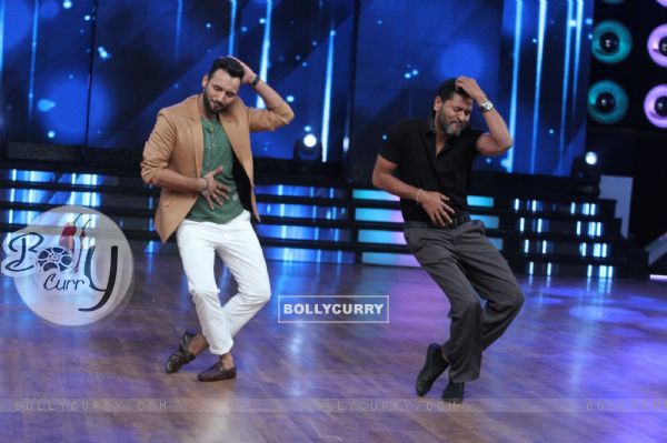 Prabhu Deva Shakes a Leg With Punit During Promotions of Singh is Bliing on DID Season 5