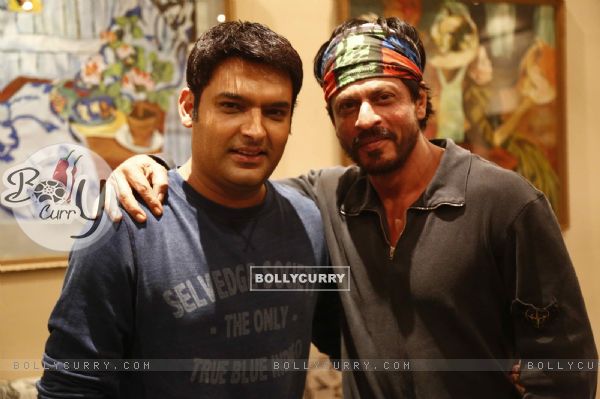 Shah Rukh Khan at Special Screening of Kis Kisko Pyaar Karoon for The 'Dilwale' Team (379191)