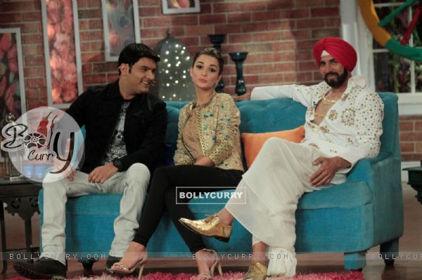 Akshay Kumar and Amy Jackson for Promotions of Singh is Bling on Comedy Nights With Kapil (379366)