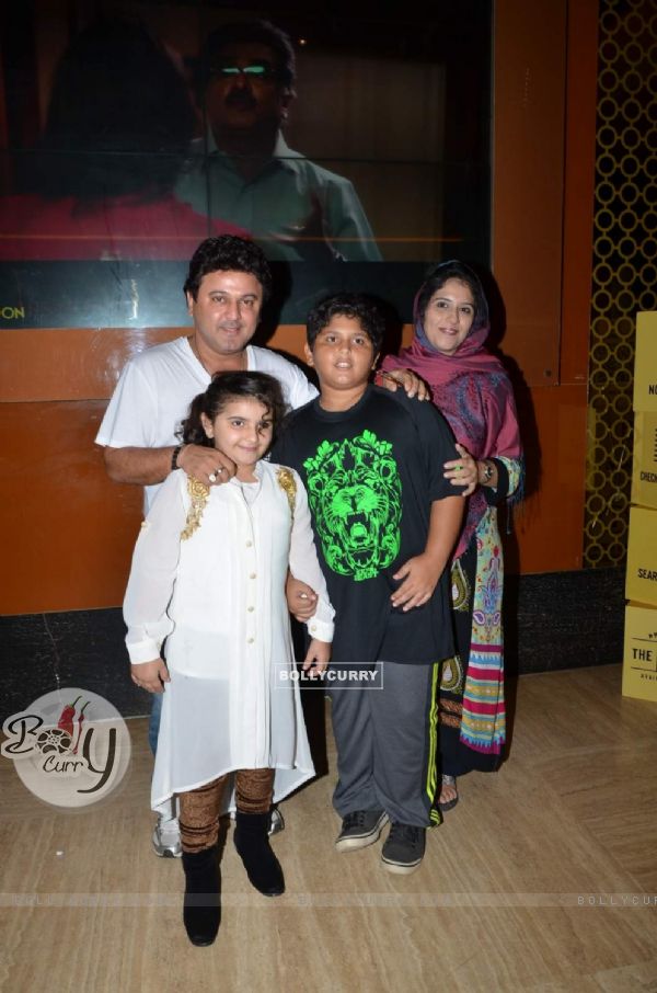 Ali Asgar and Family at Screening of Kis Kisko Pyaar Karoon (379439)
