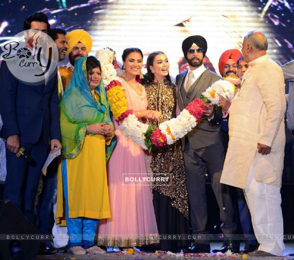 Team of Singh is Bling felicitated in Delhi (379631)