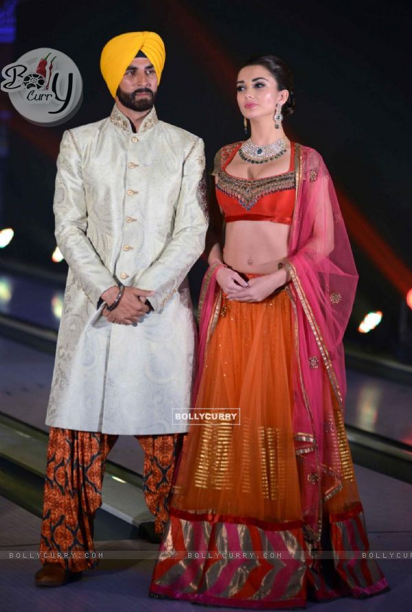 Akshay Kumar and Amy Jackson at the Bling Fashion Show (379796)