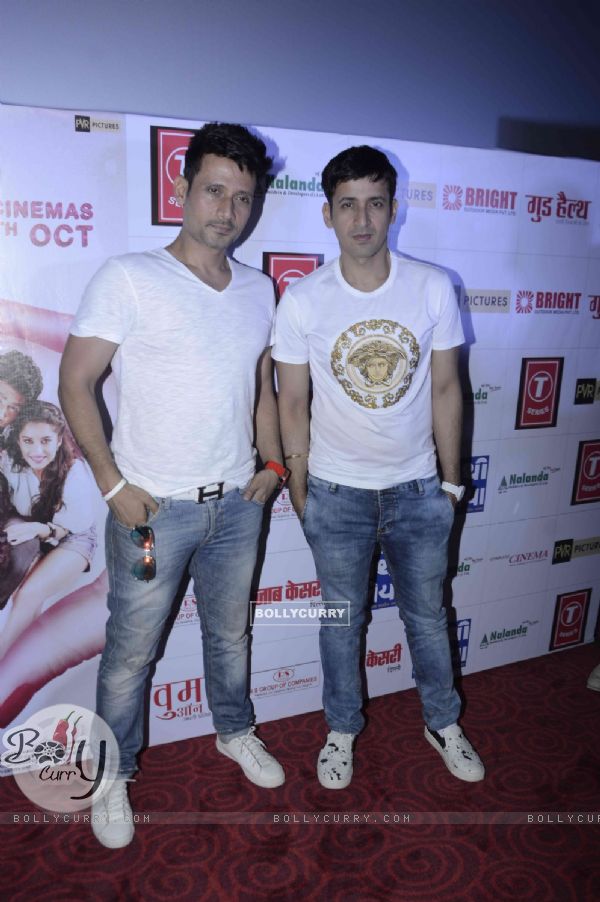 Meet Brothers pose for the media at the Trailer Launch of Ishq ne Krazy Kia Re (379826)