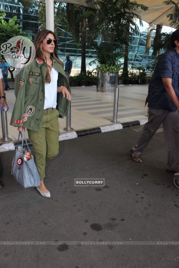 Shweta Bachchan snapped at Airport