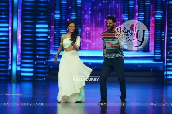 Prabhu Deva Shakes a Leg With Shakti Mohan During Promotions of Singh is Bling on Dance Plus