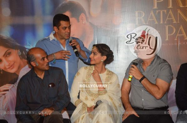 Team interaction at the Trailer Launch of Prem Ratan Dhan Payo (380134)