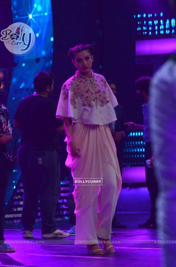 Gauahar Khan was snapped at the Promotions of Shaandaar on 'I Can Do That' (380200)