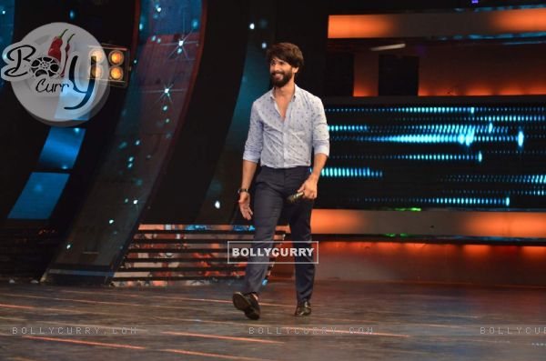 Shahid Kapoor was snapped at the Promotions of Shaandaar on 'I Can Do That' (380202)