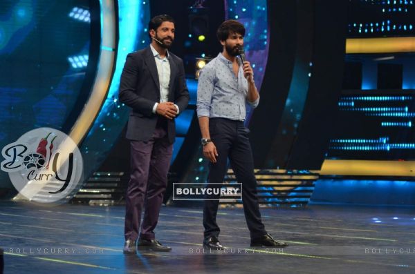 Shahid Kapoor was snapped interacting at the Promotions of Shaandaar on 'I Can Do That' (380203)