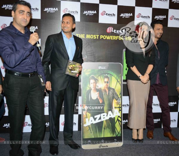 Aishwarya Rai Bachchan and Irrfan Khan at Press Conference and Mobile Launch of Jazbaa (380373)