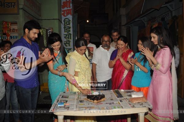 Mere Angne Mein Completes 100 episodes
