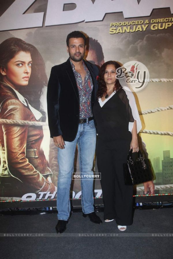 Rohit Roy and Mansi Joshi Roy at Premiere of Jazbaa