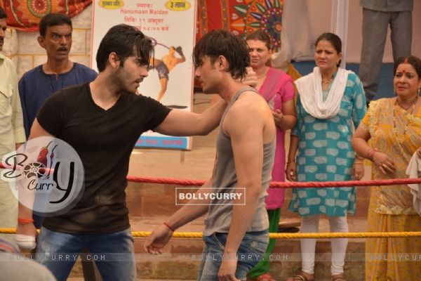 Kinshuk Mahajan and Rafi Malik Fight Scene in Tere Sheher Mein