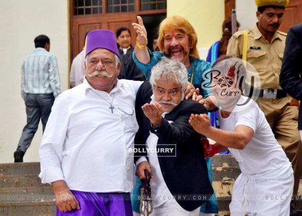 Om Puri, Razzak Khan, Rajpal Yadav and Sanjay Mishra On Set of 'Hogaya Dimaagh Ka Dahi' (380888)