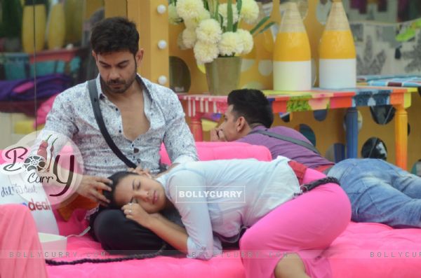 Keith Sequeira and Rochelle Rao in Bigg Boss Nau - Day 1