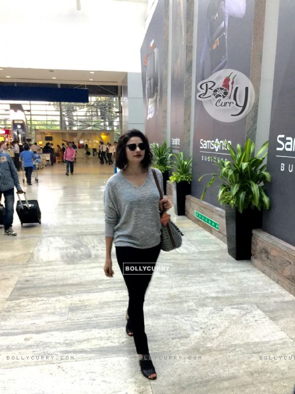 Gorgeous Prachi Desai Leaves for Shillong for Shooting of Rock On 2