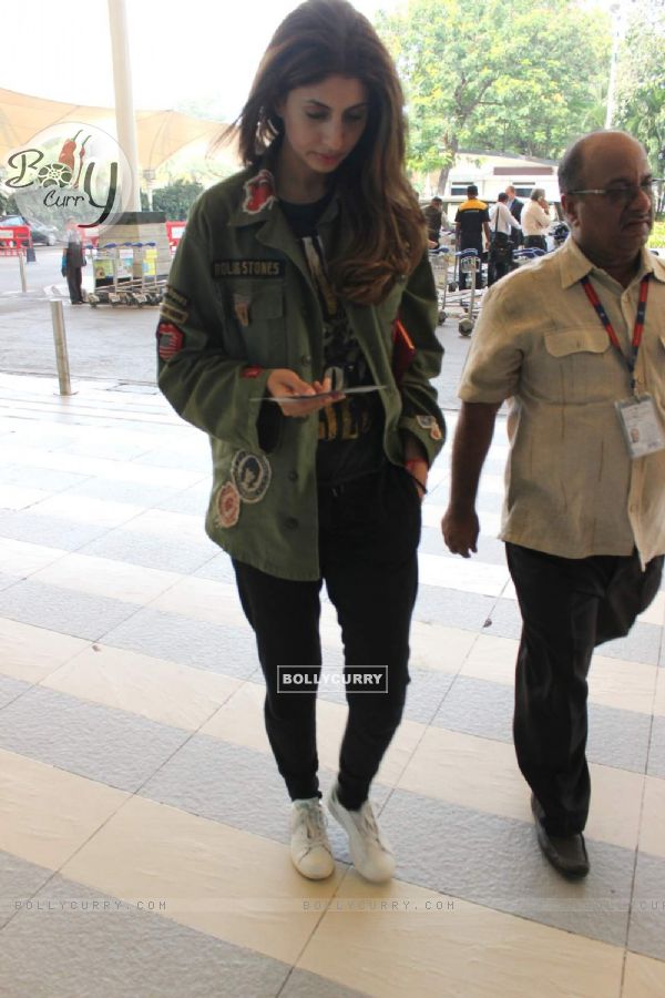 Shweta Bachchan Snapped at Airport