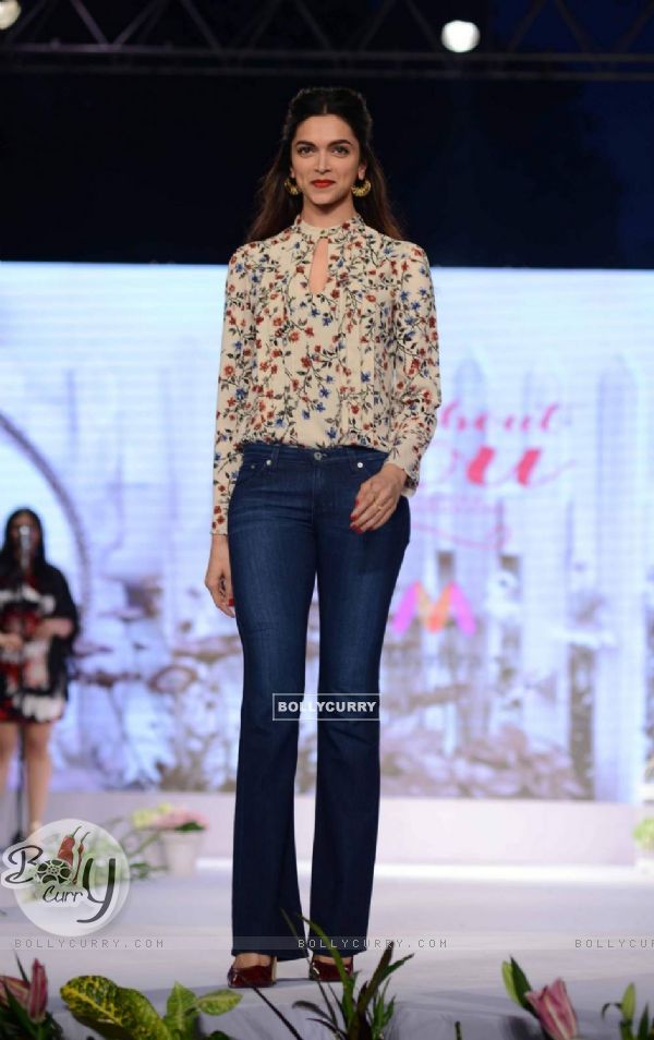 Deepika Padukone Looks Beautiful at Myntra Fashion Show