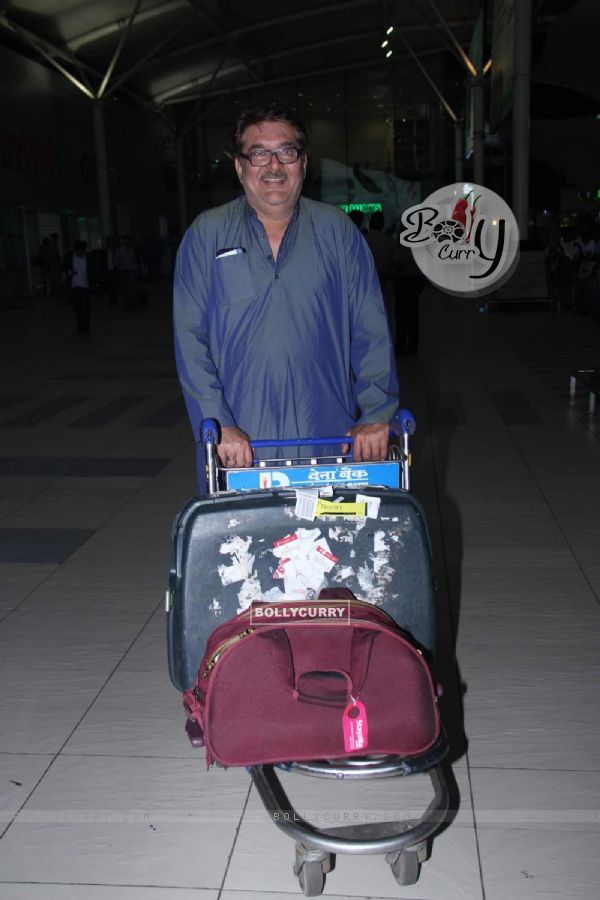 Celebs Snapped at Airport