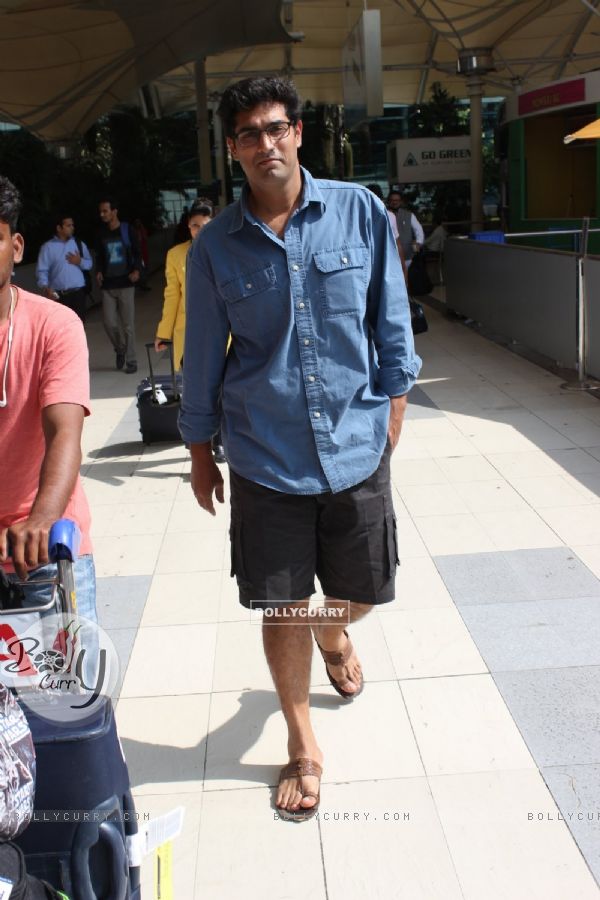 Kunaal Roy Kapur Snapped at Airport