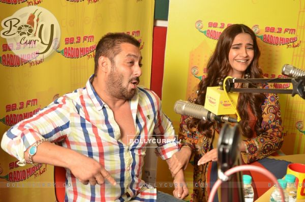 Salman and Sonam goes live at Radio Mirchi for Promotions of Prem Ratan Dhan Payo