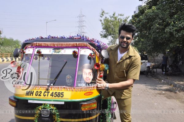 Manish Paul Turns Autorickshaw Driver for Mission Sapne