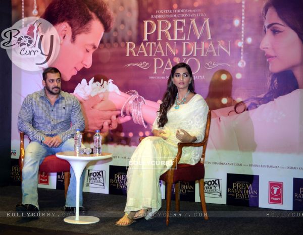 Sonam Kapoor and Salman Khan at Press Meet of Prem Ratan Dhan Payo in Delhi (383436)
