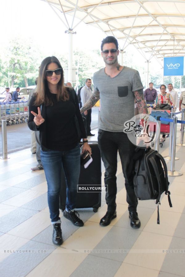 Sunny Leone Snapped at Airport