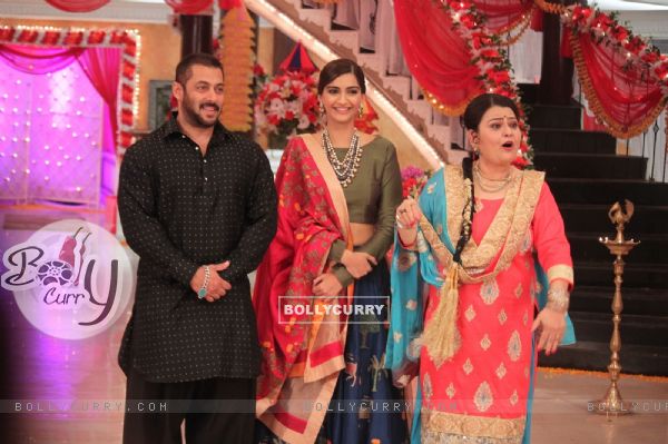 Salman and Sonam for Promotions of 'PRDP' on the sets of 'KumKum Bhagya' (383765)