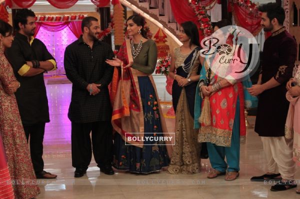 Salman and Sonam Promotes 'PRDP' on the sets of 'KumKum Bhagya' (383766)