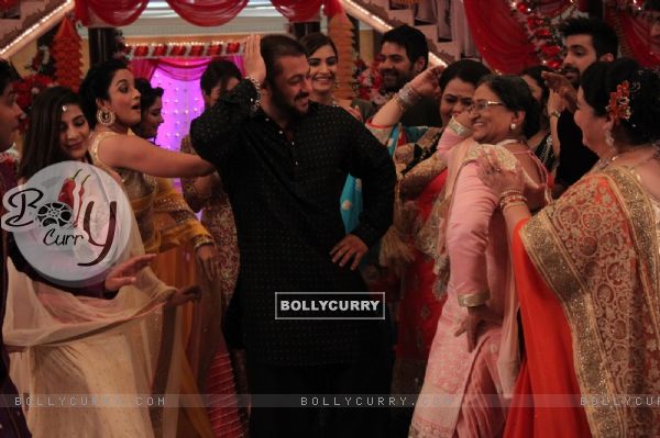 Salman Khan for Promotions of 'PRDP' on the sets of 'KumKum Bhagya' (383794)