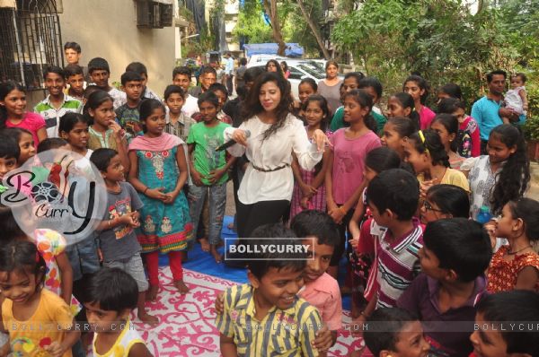 Sambhavna Seth Celebrates Diwali with Kids