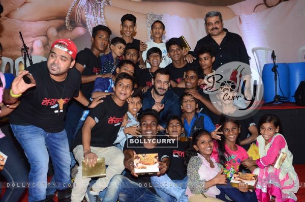 Salman Khan Celebrates Diwali with 'Dharavi Rocks' Band