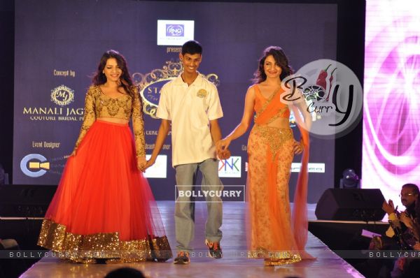 Celebs at Manali Jagtap's Fashion Show