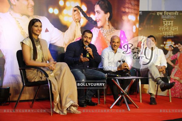 Sooraj Barjatya, Sonam Kapoor and Salman Khan at Press Meet of Prem Ratan Dhan Payo
