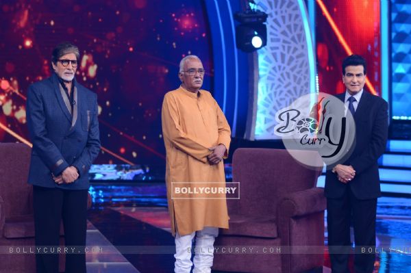 Amitabh Bachchan and Jeetendra on Aaj Ki Raat Hai Zindagi Show