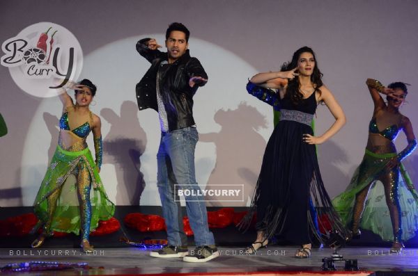 Varun Dhawan and Kriti Sanon performed to SRK-Kajol songs at Song Launch of 'Dilwale'
