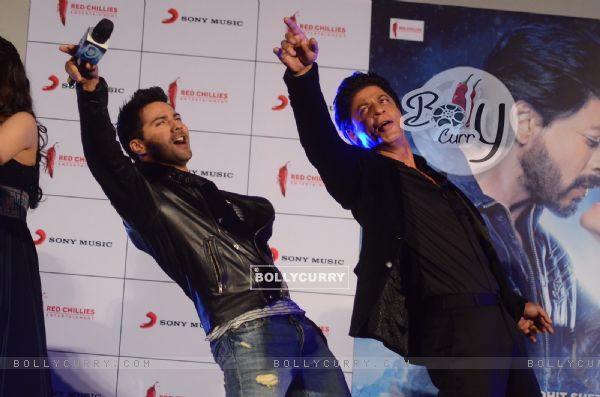 Varun Dhawan and SRK shaking a leg at Song Launch of 'Dilwale' (384849)