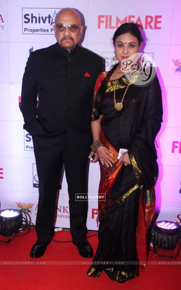 Bharat Dabholkar and Sharbani Mukherjee at Filmfare Awards - Marathi 2015