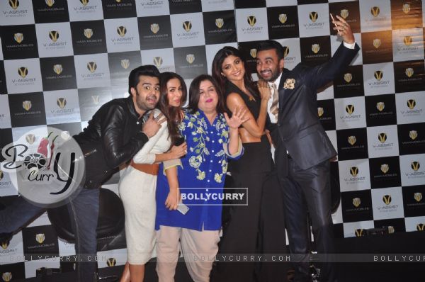 Manish, Farah, Malaika, Shilpa and Raj Kundra posing for selfies at Launch of Viaan Mobiles