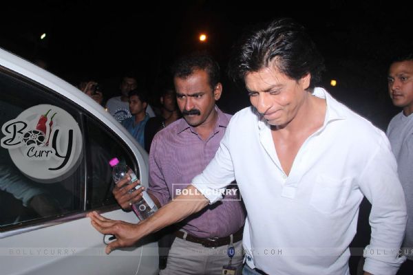 SRK Snapped at Olive Bar