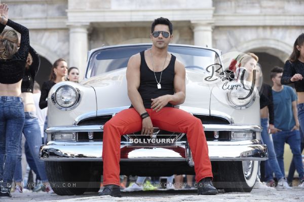 Party Anthem 'Manma Emotion Jaage' - second song of Dilwale Starring Varun Dhawan (385775)